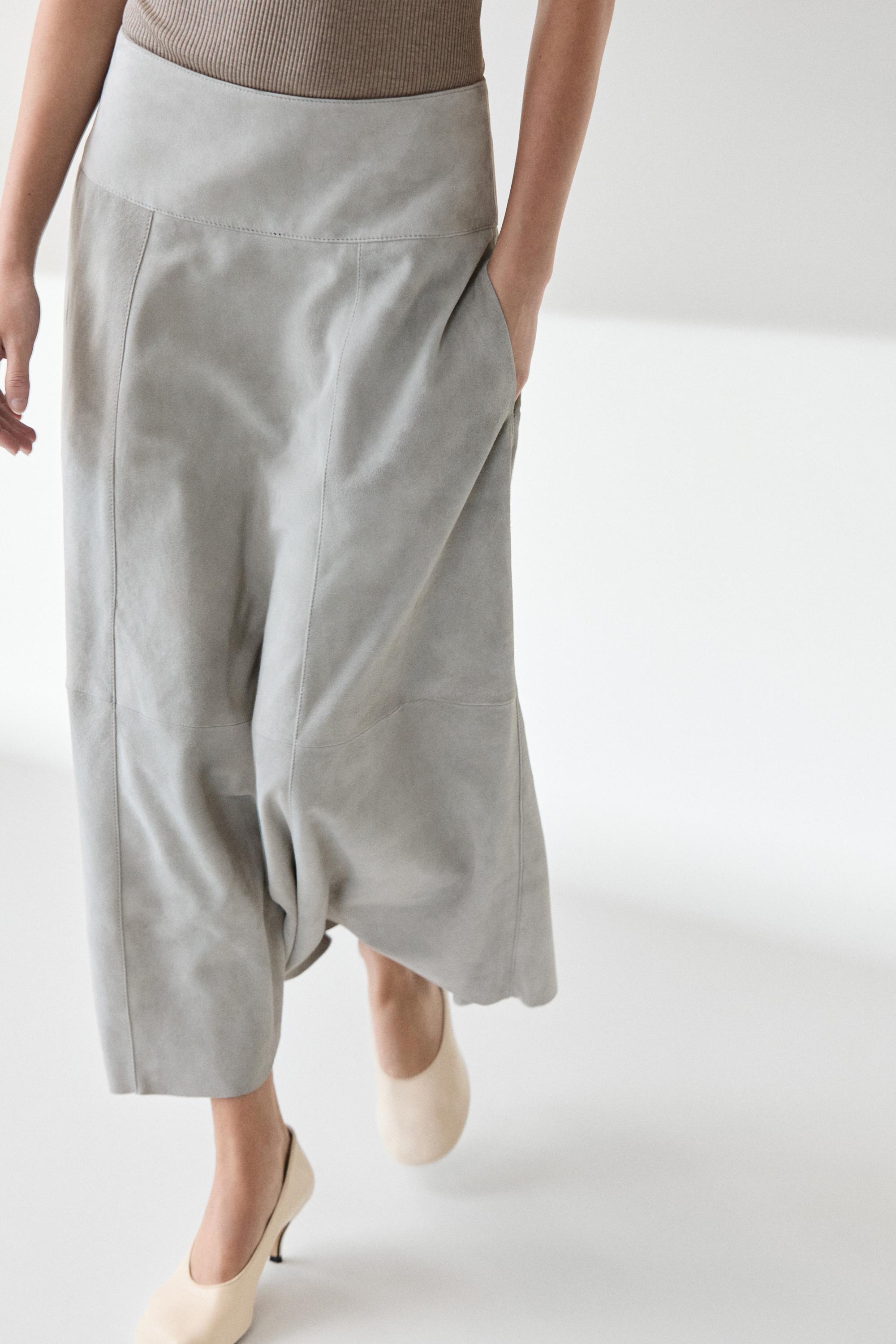 Jupe à ceinture en cuir et daim